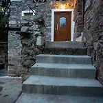 Traditional Stone Build Shale Apartment *