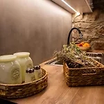 Apartment Traditional Stone Build Shale Voutas