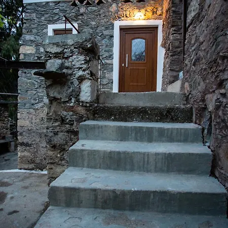Traditional Stone Build Shale Daire *