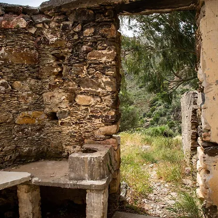 Traditional Stone Build Shale Daire *
