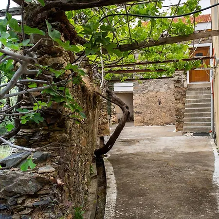Traditional Stone Build Shale *