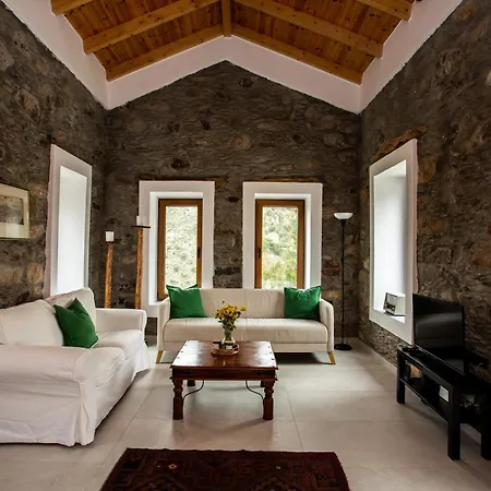 Traditional Stone Build Shale * Voutas