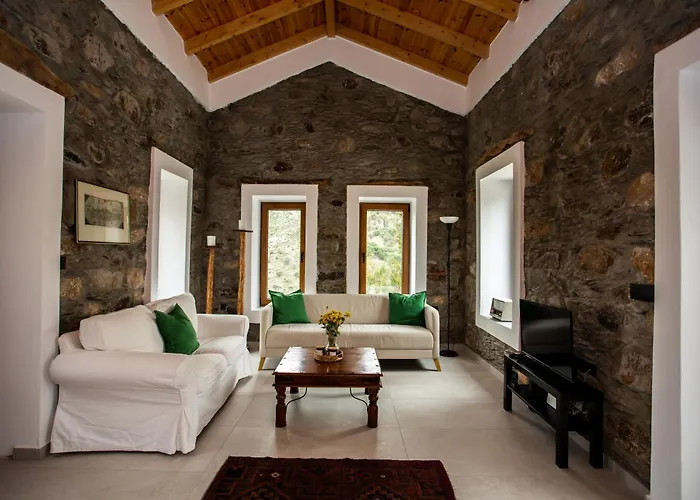 Traditional Stone Build Shale * Voutas